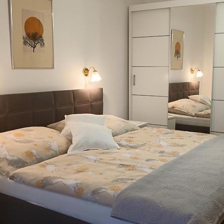 Apartman Alena การ์โลวีวารี ภายนอก รูปภาพ