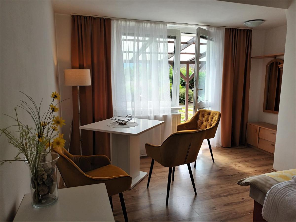 Apartman Alena การ์โลวีวารี ภายนอก รูปภาพ