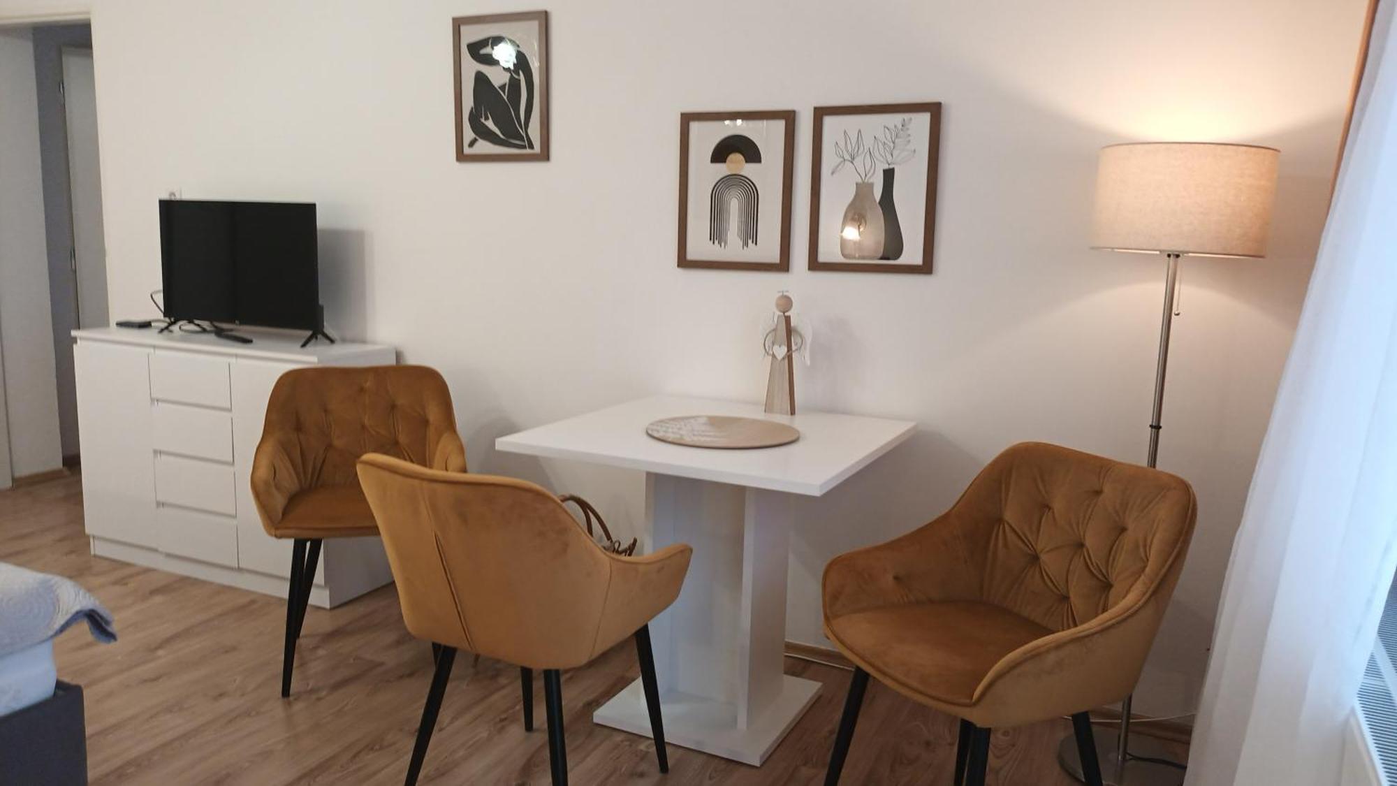 Apartman Alena การ์โลวีวารี ภายนอก รูปภาพ