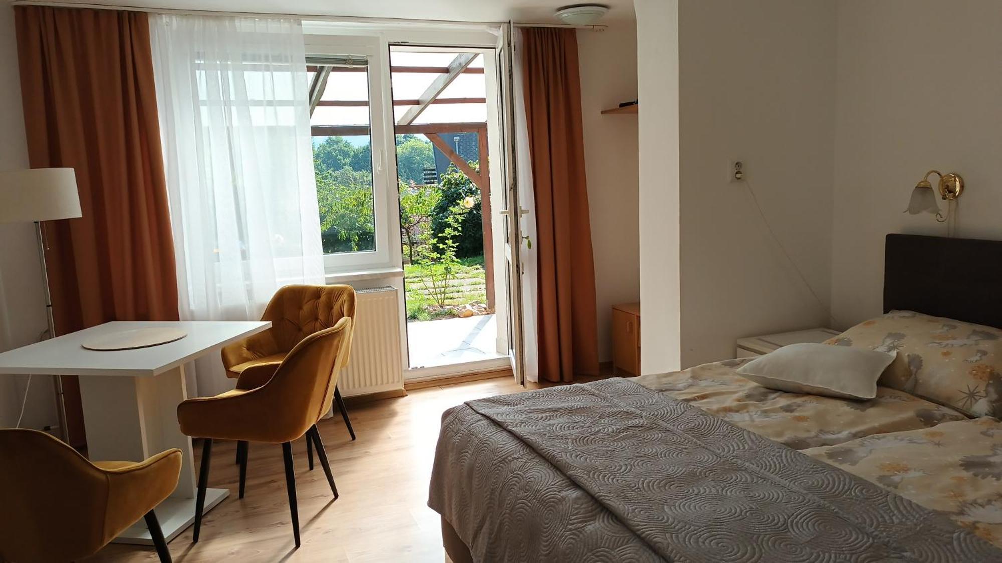 Apartman Alena การ์โลวีวารี ภายนอก รูปภาพ